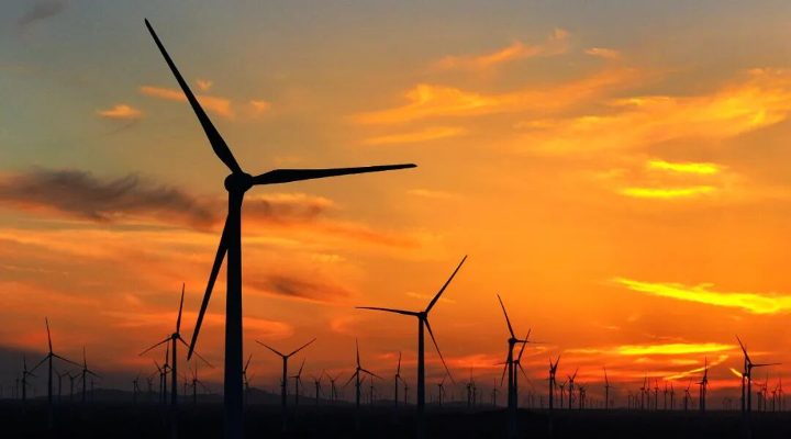 夕阳映照下的新疆哈密市三塘湖风电场一角 夕阳映照下的新疆哈密市三塘湖风电场一角