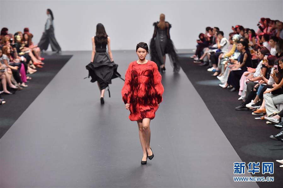 （文化）（2）再生主題時裝設計亮相香港國際時尚匯演
