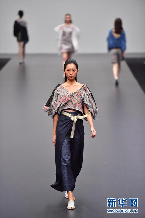 （文化）（3）再生主題時裝設計亮相香港國際時尚匯演