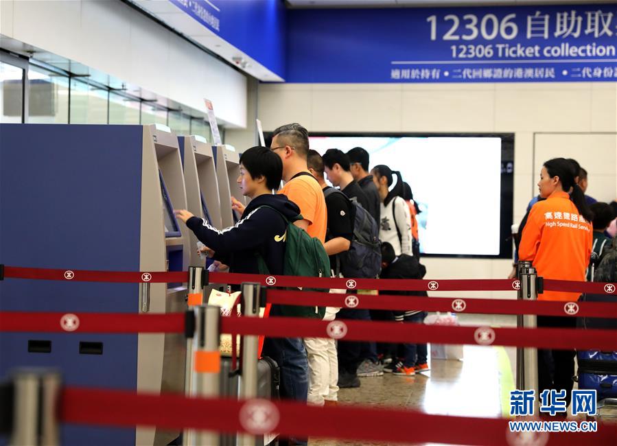 （港澳台&middot;新春走笔&middot;图文互动）（2）两大跨境工程为香港新春市场注入活力