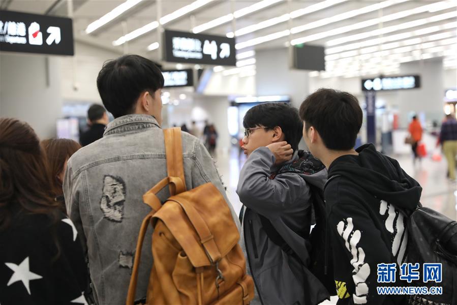 （港澳台&middot;新春走笔&middot;图文互动）（7）两大跨境工程为香港新春市场注入活力