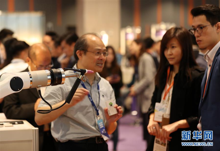 （XHDW·圖文互動）（2）香港舉行人工智能展覽　助傳統行業提升業務