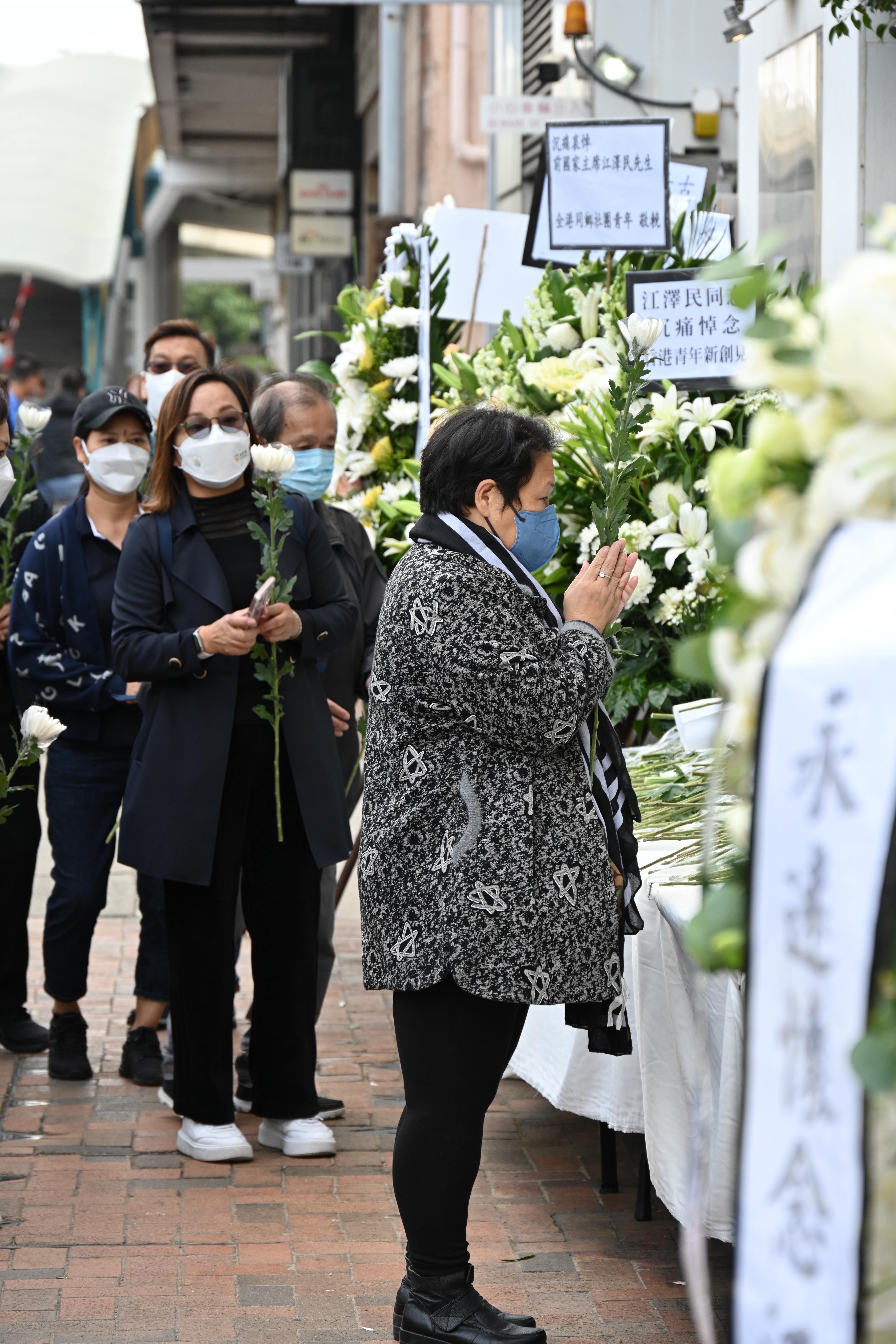 英雄之光丨鲜花寄哀思 河南公安民警开展清明祭英烈活动-大河网