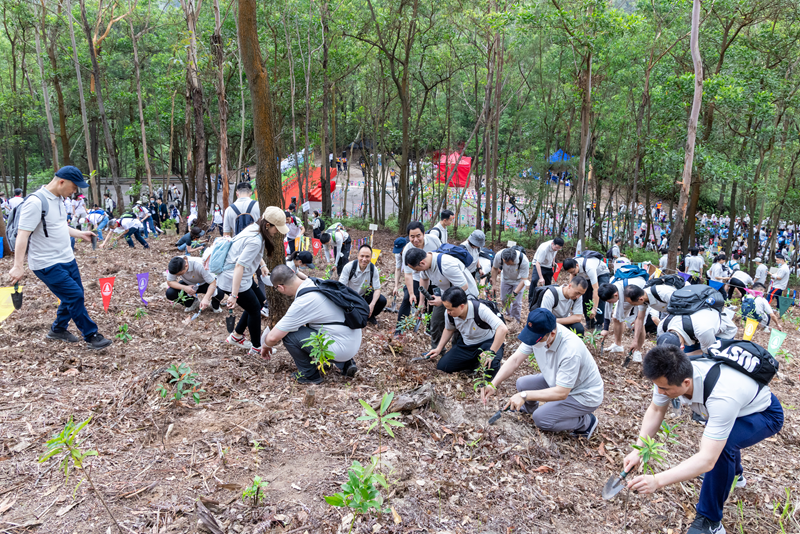 郑雁雄出席“绿的欢欣 香港植树日2023”活动