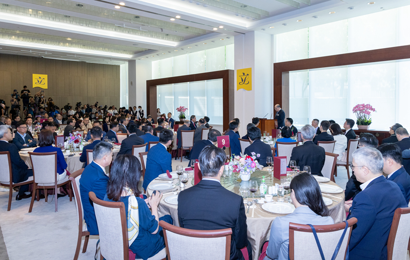 郑雁雄应邀出席香港立法会午餐会 强调行政立法良性互动体现香港民主制度优势