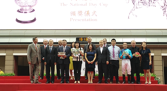 楊健出席香港賽馬會國慶日賽馬活動
