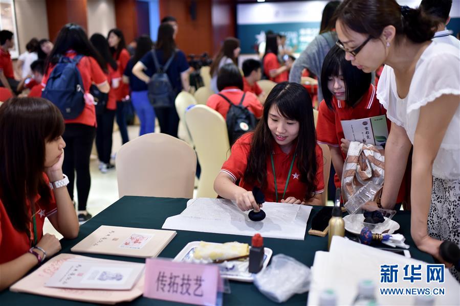 香港大学生在北京体验传统文化