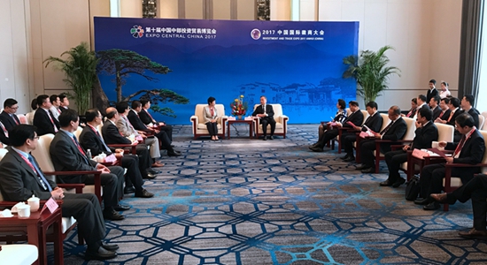 仇鸿率香港工商界代表团出席第十届中博会