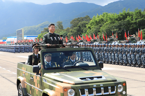 習近平視察解放軍駐香港部隊