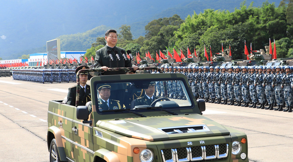 習近平視察解放軍駐香港部隊