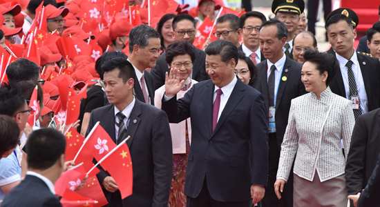 习近平抵达香港出席庆祝大会并视察香港