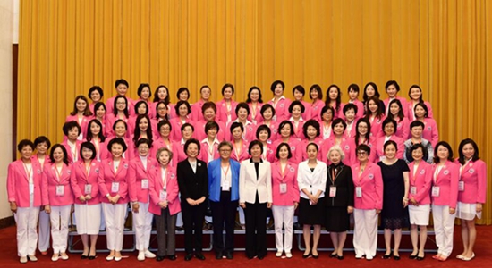 仇鴻率香港各界婦女聯合協進會代表團訪問北京