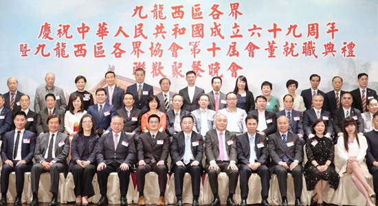 何靖主礼九龙西区各界国庆69周年联欢晚会