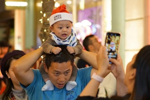 香港市民感受圣诞气氛
