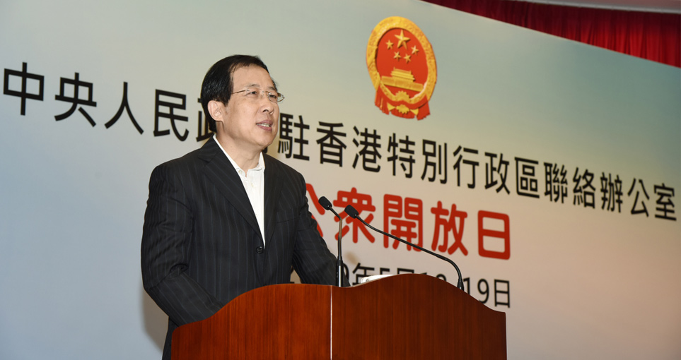 杨建平副主任在欢迎仪式上作讲座