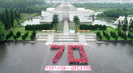 香港700义工赴东莞培训交流“70”造型庆祝新中国70华诞