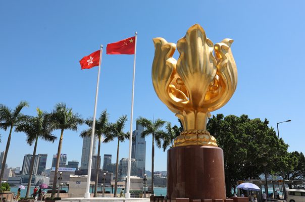 五星红旗在香港高高飘扬