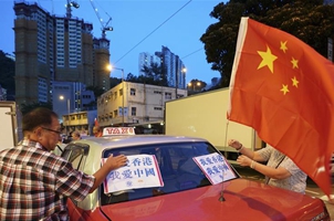 港的士司机发起"守护香港，风雨同舟"大行动