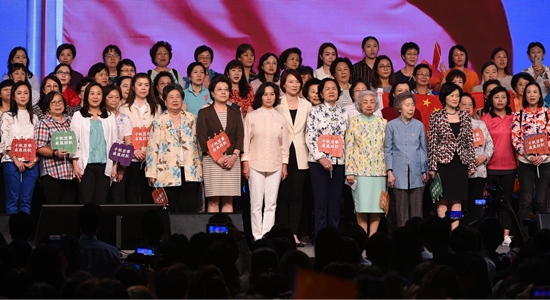 仇鸿主礼全港妇女守护家园大集会