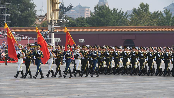 习近平发表重要讲话并检阅受阅部队