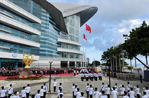 香港特区政府举行升旗仪式和酒会庆祝国庆73周年