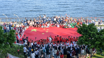 香港青年举行“快闪交响乐”活动 奏响《红旗颂》
