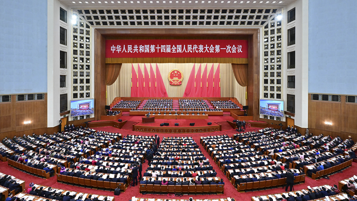 十四屆全國人大一次會議在京開幕 習近平等在主席台就座