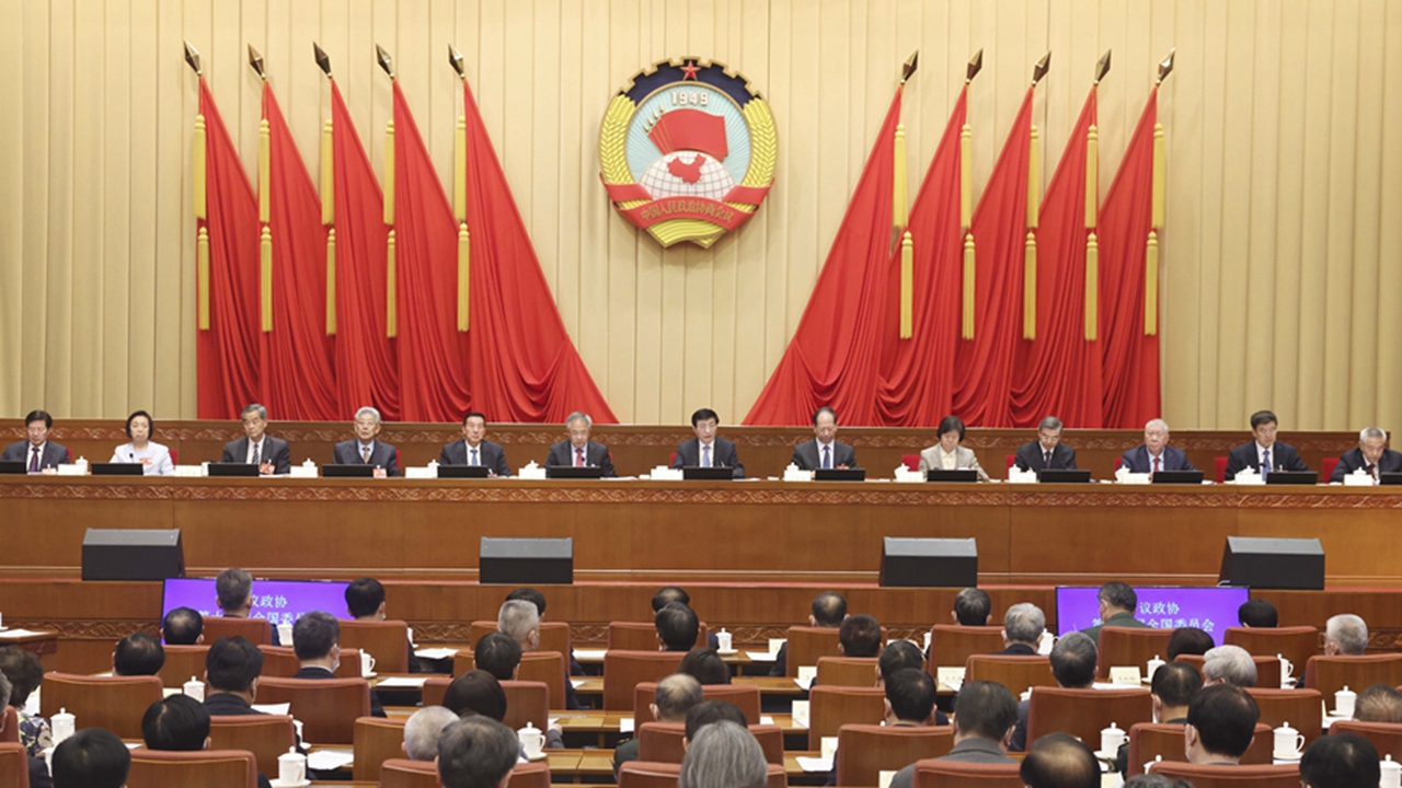 全国政协十四届一次会议主席团举行第二次会议 王沪宁主持会议听取有关议题的说明