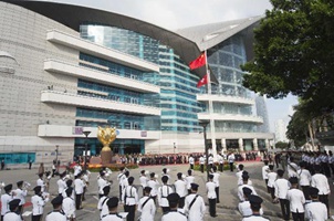 香港举行升旗仪式庆祝回归祖国18周年